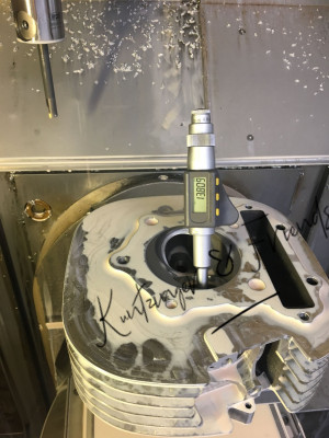 Borung Ventilführung messen.jpg