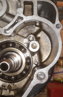 Unterbrecherantriebswelle Ölbohrung.jpg